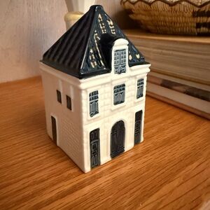 KLM by BOLS Ceramic House-sealed and with liquid. #64